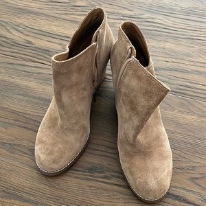 Lucky Brand suede wedge size 9.5